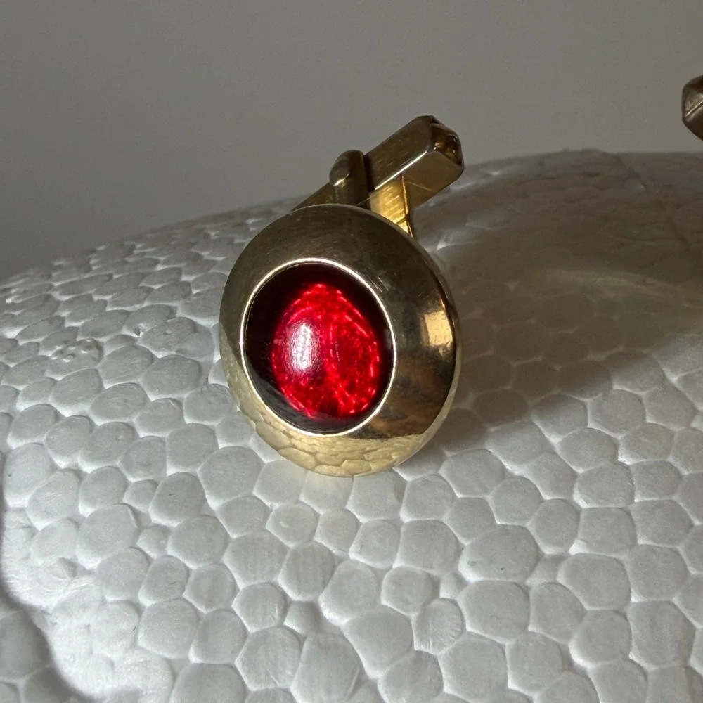 Vintage Swank Mens Gold Tone Red Cabochon Round Toggle Back Cufflinks